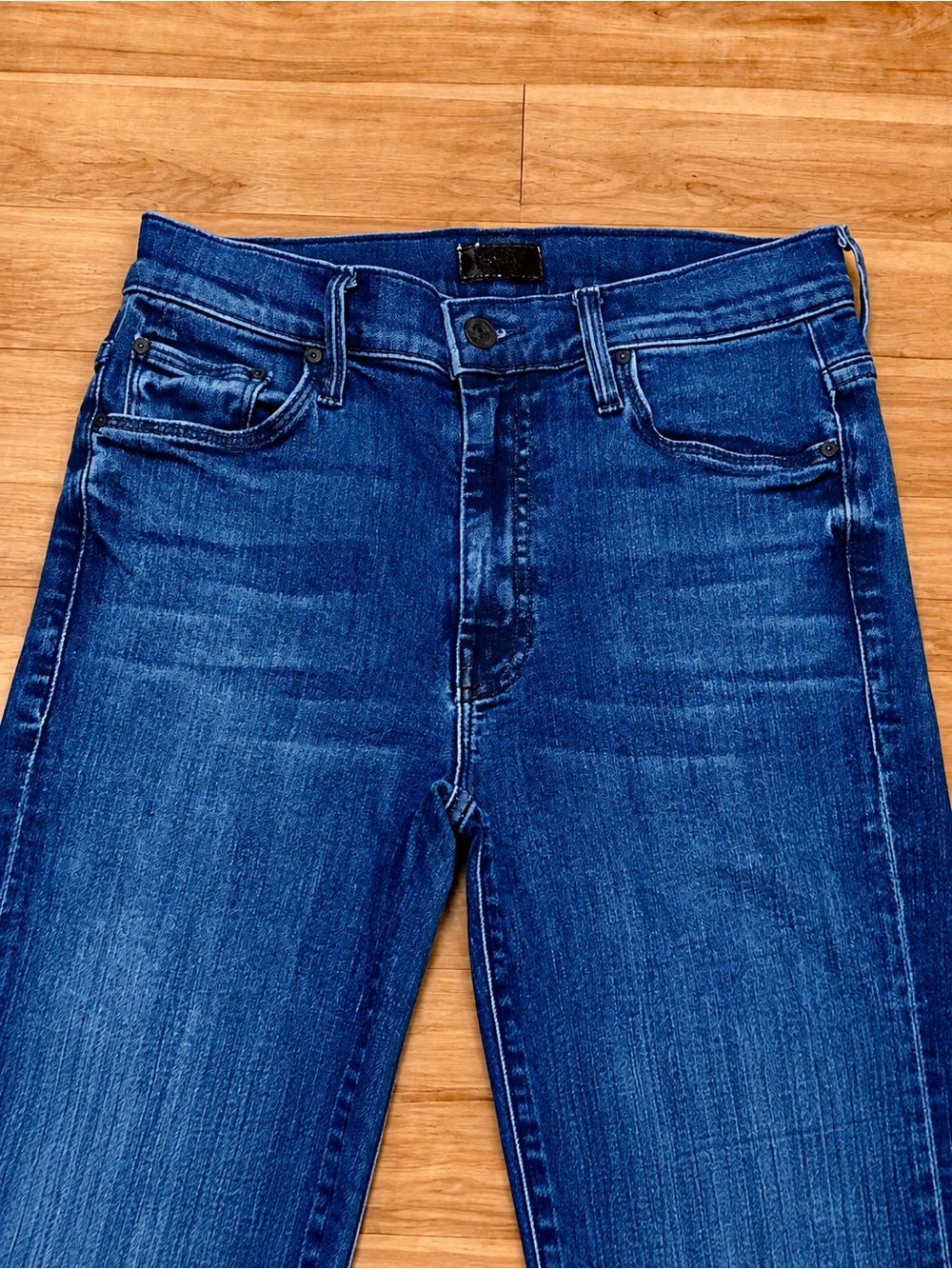MOTHER The Weekender Fray Flare Stretch Denim Jeans Women’s 26x31 EUC - Picture 3 of 13